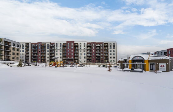 4 Spice Way, Unit 216, Barrie, ON