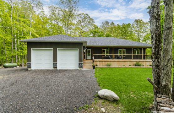 27 Meadows Avenue, Waubaushene, ON