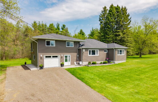 5525 Penetanguishene Road, Elmvale, ON