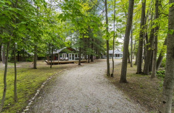 14 Thunder Bay Lane, Thunder Beach, ON